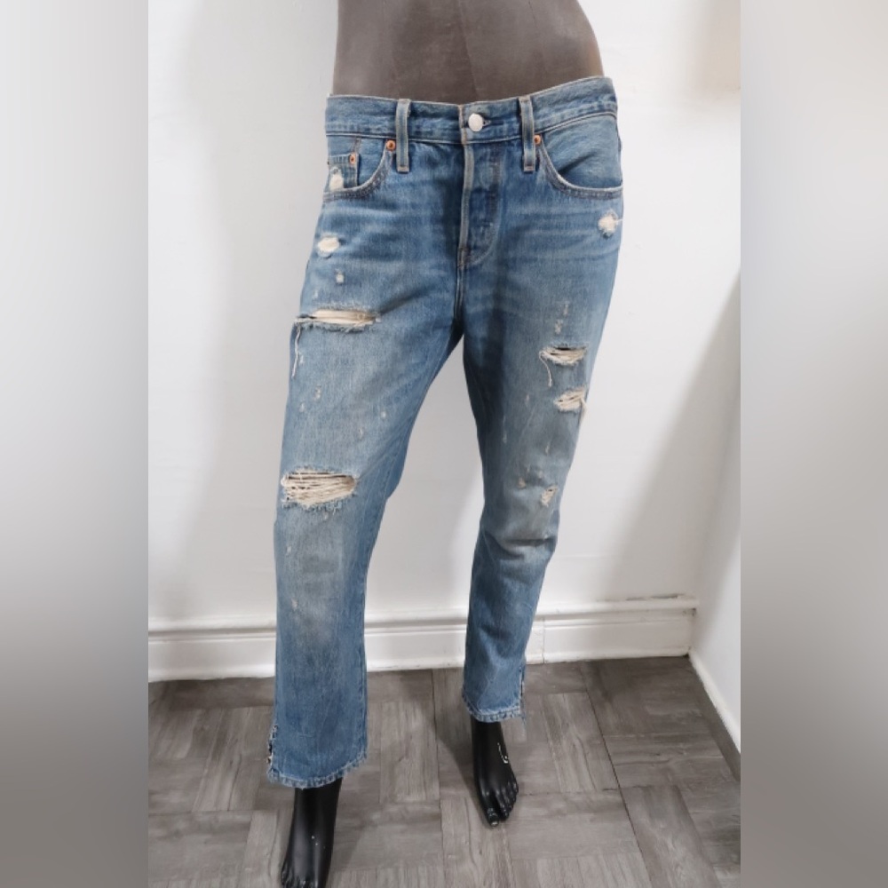 LEVI’S 501 RIPPED JEANS